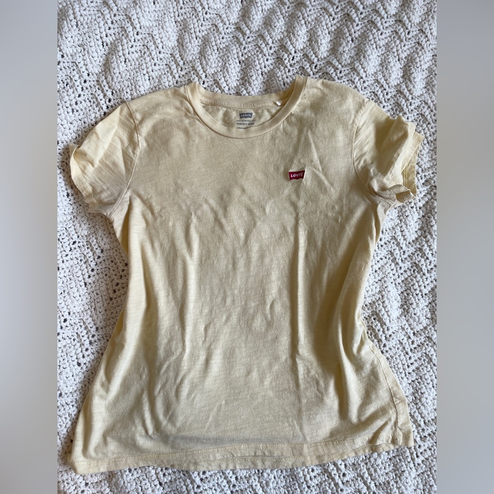 Levis Perfect Crew Yellow Tee (Small)
